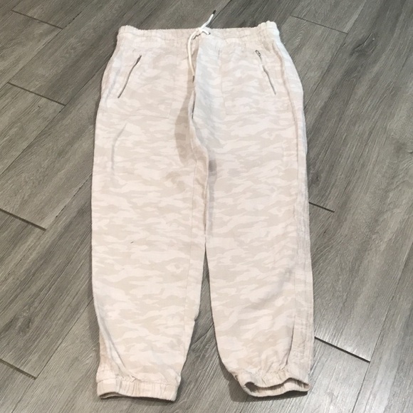 ATHLETA “Cabo Tide” Linen Jogger Camouflage Pants size 8 - Picture 11 of 12